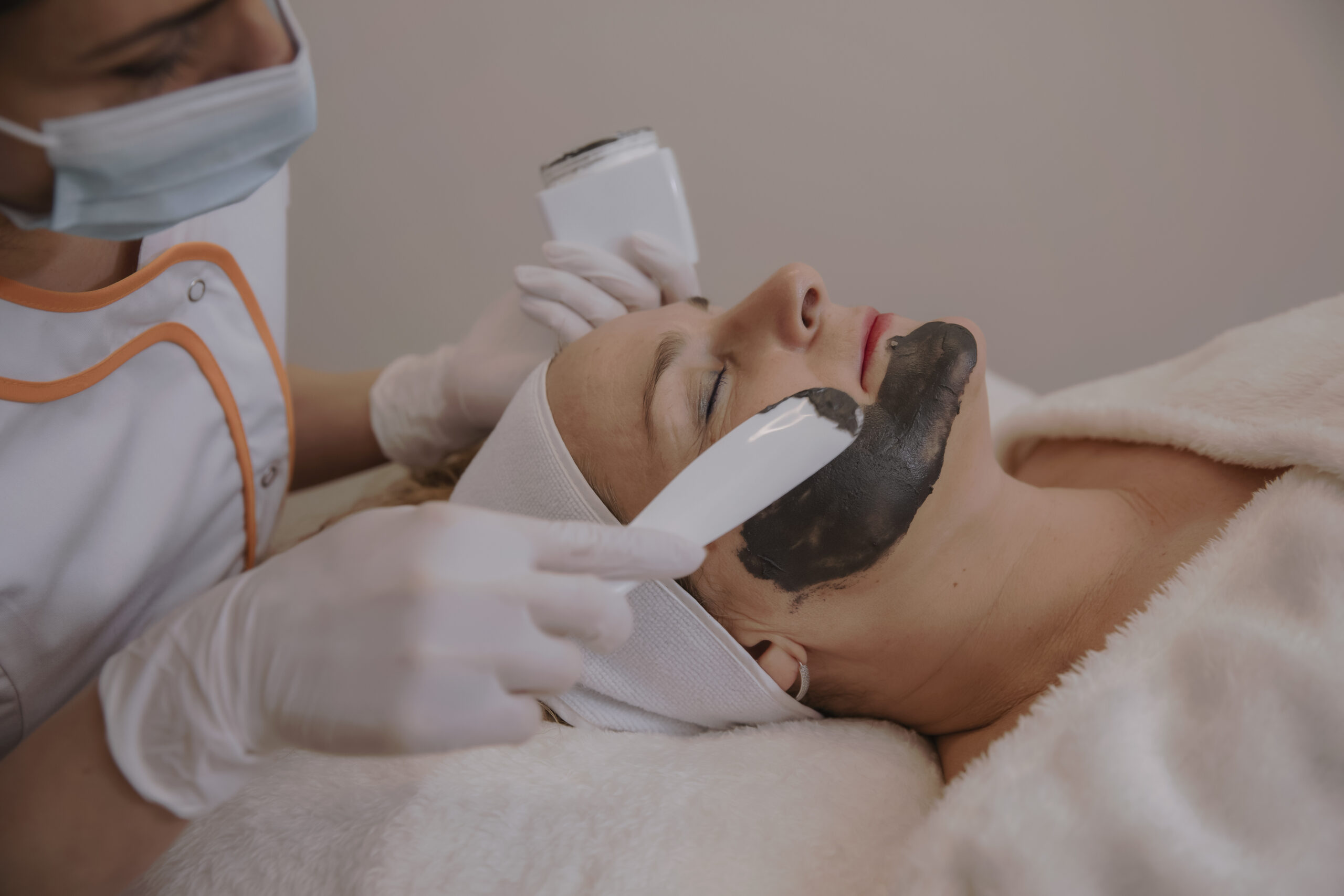 Akne Gesichtsbehandlung